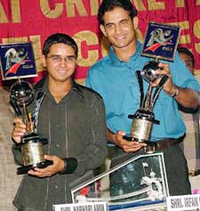 Parthiv Patel and Irfan Pathan with their trophies presented by the Gujarat Cricket Association in Ahmedabad