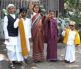 Kids dressed as Prime Minister Atal Bihari Vajpayee, actor Rajanikanth, Congress President Sonia Gandhi, AIADMK chief Jayalalithaa and DMK chief M. Karunanidhi at a fancy dress competition