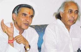 Mr Pawan Kumar Bansal, Congress candidate from the Chandigarh Lok Sabha seat, addresses a press conference in Sector 28, Chandigarh