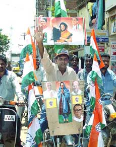 Congress activists during a campaign in Hubli.