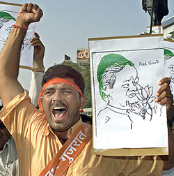 An activist of the Vishwa Hindu Parishad raises slogans against Prime Minister Atal Bihari Vajpayee during a protest in Ahmedabad on Saturday. The protesters held a demonstration against Vajpayee after he promised to recruit 200,000 Urdu teachers and provide financial help to Muslim religious schools.