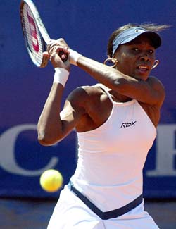 Venus Willliams of the US plays a backhand return to Slovenian Tina Pisnik