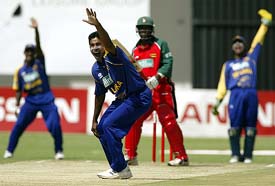 Sri Lankan bowler Chaminda Vaas successfully appeals LBW
