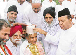 Maulvi Azmal Khan, a priest at Jama Masjid, Sector 20, honours Mr Pawan Kumar Bansal, Congress candidate, in Chandigarh on Friday