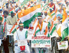 A cycle rally in support of Congress candidate Manish Tiwari in progress
