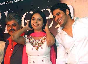 Director of the film "Sheen" Ashok Pandit with heroine Sheen and hero Tarun Arora