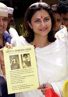 Actress Kunika Lal along with other members of the Citizens Awareness Forum presents a memorandum to the Maharashtra Home Minister for having denied hundreds of voters the right to vote in spite of possessing voter ID cards as their names did not figure on the voters� list in Mumbai. 
