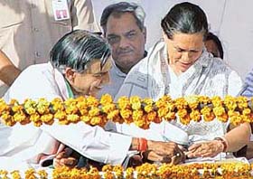 Congress candidate Pawan Bansal in conversation with Mrs Sonia Gandhi at an election rally in Chandigarh on Sunday. Former Union Minister Vinod Sharma is in the background