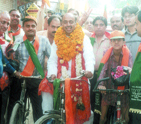 Delhi Sadar candidate of the BJP, Vijay Goel, during the cycle yatra in the Capital.