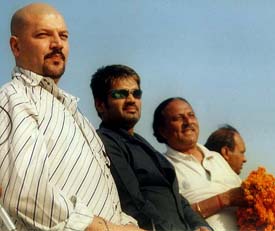 Aditya Pancholi and Sunil Shetty at a campaign in favour of INLD candidate Abhay Chautala at Shahbad in Kurukshetra