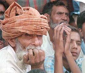 Supporters of INLD intently listen to the speech of a former Chief Minister of Jammu and Kashmir, Dr Farooq Abdullah, at a rally in Punhana in Haryana