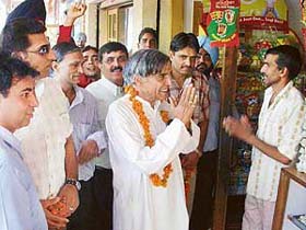 Mr Pawan Kumar Bansal, Congress candidate for the Chandigarh Lok Sabha seat, seeks votes during the campaign in Sector 10, Chandigarh