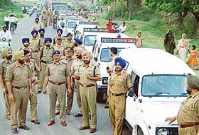 Chandigarh police personnel prepare for a poll-related flag march at Mauli Jagran in Chandigarh