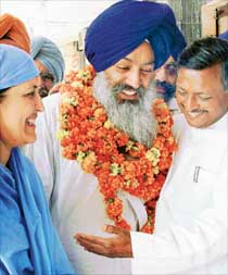 BJP candidate Satya Pal Jain (extreme right) welcomes SGPC general secretary Sukhdev Singh Bhaur at a press conference in Chandigah on Friday.