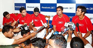 Indian cricketers Rahul Dravid , Mohammad Kaif, Harbhajan Singh, Yuvraj Singh  and Parthiv Patel interact with the media 
