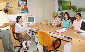 Mr Kulvinder Singh Bawa and Ms Raspal Kaur counsel students for securing admission in US colleges