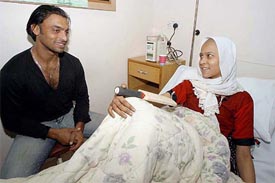 Pakistani speedster Shoaib Akhtar chats with a cancer patient during his visit to the Shaukat Khanum Cancer Hospital 