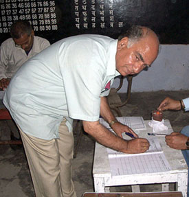 Former Union Minister and BJP candidate Shanta Kumar before casting his vote at Palampur, on Monday.