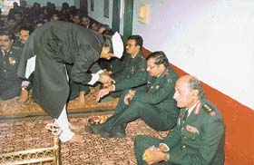 Officers of the 48 Armoured Regiment at a temple along with the Colonel of the Regiment, Lieut-Gen Kapil Vij on the right