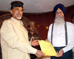 TDP chief Chandrababu Naidu submits his resignation to Andhra Governor Surjeet Singh Barnala in Hyderabad on Tuesday.