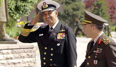 Turkey�s Naval Chief of Staff, Gen Hilmi Ozkok, and his Indian counterpart, Admiral Madhvendra Singh, review a military guard of honour at the Army�s headquarters in Ankara
