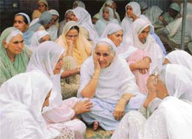Mourning relatives of SAD leader Jagpal Singh Gorkha before his cremation at Sahauli village in Ludhiana district