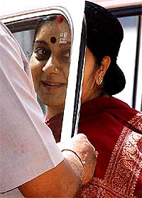 BJP leader Sushma Swaraj steps in the car after a meeting with President A.P.J. Abdul Kalam 