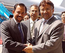Pakistani President Pervez Musharraf greets Sultan of Brunei Haji Hassan al Bolkih Moizuddin 