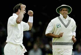 Chris Cairns celebrates with teammate Mark Richardson after dismissing England's Graham Thorpe at Lords 