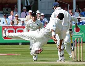 New Zealand's Daryl Tuffey celebrates the dismissal of England's Marcus Trescothick