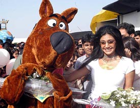 TV star Mandira Bedi with cartoon character  Scooby-Doo