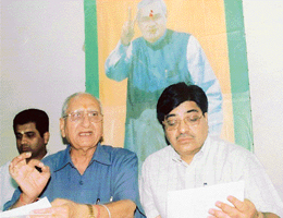 Former Punjab Assembly Deputy Speaker Sat Pal Gosain addresses a press conference in Ludhiana on Thursday.