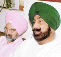 Mr Jagmohan Singh Kang, Minister for Animal Husbandry, Fisheries and Dairy Development, addresses mediapersons at PAU. Mr K.S. Aulakh, Vice-Chancellor of Punjab Agricultural University, is also seen in the picture.