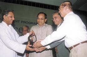 Petroleum & Natural Gas Minister presenting the award to IndianOil Chairman M. S. Ramachandran, Director (HR) P. K. Agarwal, and Director (Marketing), Dr N. G. Kannan, in the Capital