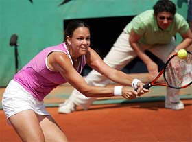 Lindsay Davenport of the US returns a backhand to Marissa Irvin
