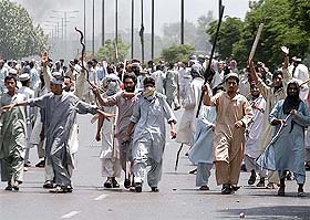 Supporters of the slain Pakistani Sunni Muslim cleric, Mufti Nizamuddin Shamzai, shout slogans during a demonstration in Karachi 