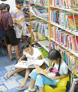 Children browse at the British Library in Chandigarh