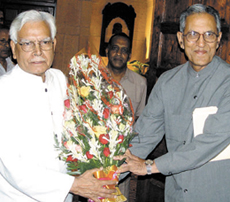 Lieutenant Governor-designate Banwari Lal Joshi calls on Union Minister of External Affairs Natwar Singh at the latter�s residence.