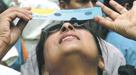 Curious Delhiites flocked to the Nehru Planetarium to have a glimpse of the rare celestial rendezvous