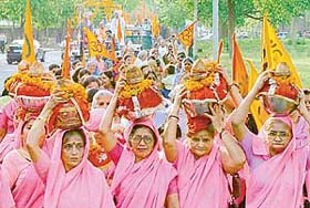 Devotees take part in Kalash Yatra procession on the occasion of 15th Akhil Bhartiya Bhakti Vedant Sammelan in Sector 35, Chandigarh