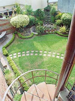 Spiral staircase to reach the backyard