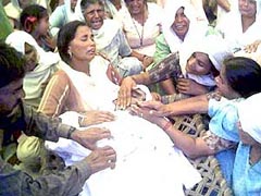 Mohinder Kaur, wife of Kewal Krishan, wails along with relatives alongside the body of Kewal Krishan in Balachaur on Wednesday