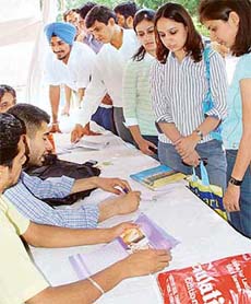 Students seek admission in Panjab University with the help of the guidance cell of PUSU set up by student leaders