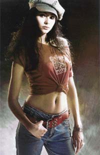 Jeans with broad belt add to style