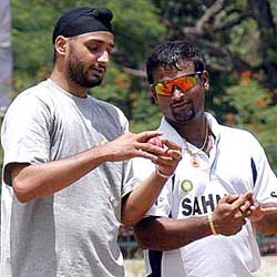 Harbhajan Singh and Romesh Pawar discuss finer aspects of balling at a fitness camp for Asia Cup probables in Bangalore