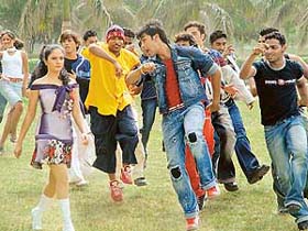 Gracy Singh and Arya Babbar dance to the tunes of choreographer Raju Khan during the shooting of a song sequence on the PU campus