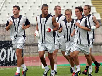 England's Frank Lampard runs with other squad members Ian Walker, Gary Neville, Phil Neville, Paul Robinson and David James during training