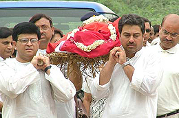 Lt. Gen H.S. Seth and his wife were cremated in the Delhi Cantonment on Tuesday even as the police chief held a Press conference to announce the arrest of the accused.