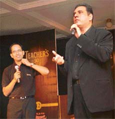 Cricket commentator Harsha Bhogle and film actor Boman Irani during the Teacher’s Highnights show