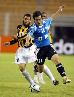 Al-Zahanani of Saudi Arabia's Al Ittihad and Yan Song of China�s Dalian Shide fight for the ball